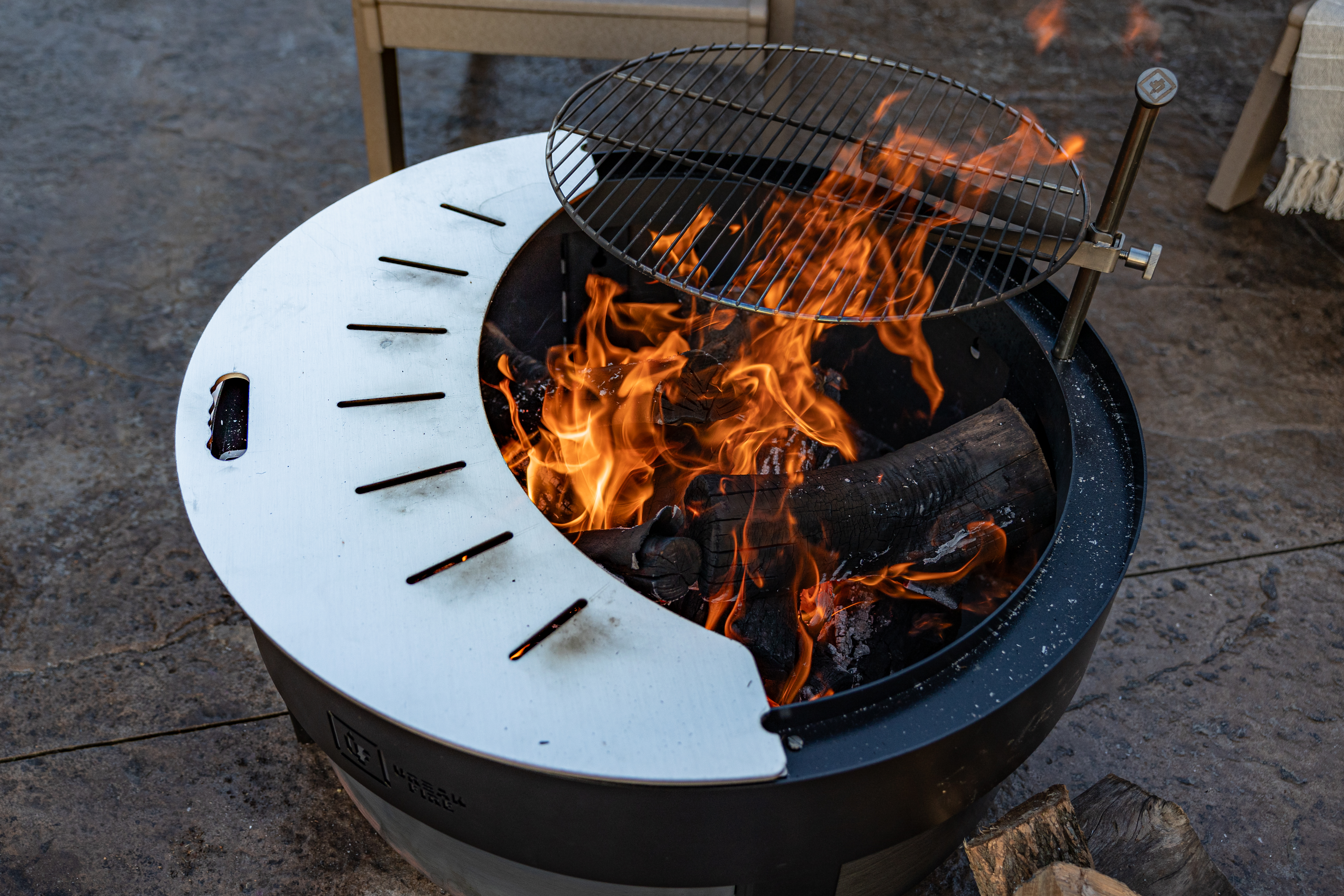 The Hearth Smokeless Fire Pit Adjustable Swivel Grill.